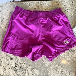 MAGENTA/PURPLE THE NORTH FACE SHORTS